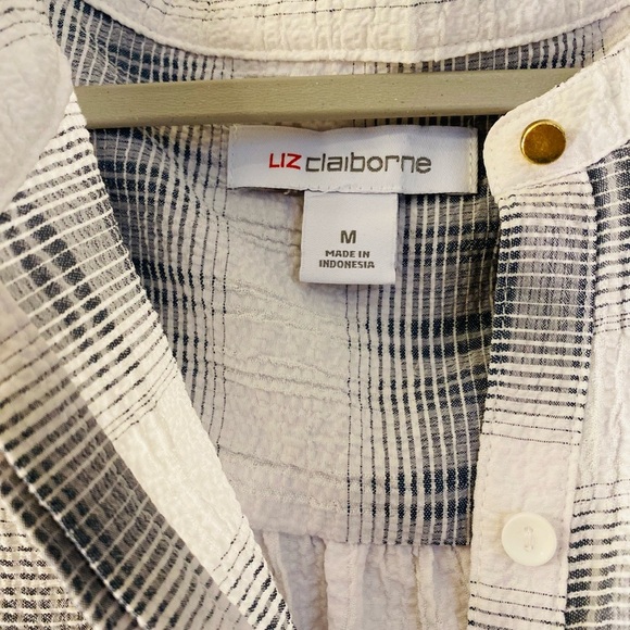 Liz Claiborne Women Top, Size M, Blue Striped Poly Blend Crew Neck Sleeveless - Picture 2 of 5